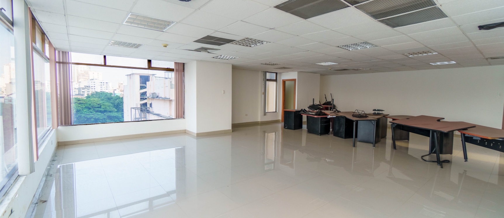 GeoBienes - Oficina en venta ubicado en Edificio Induauto, Centro de Guayaquil - Plusvalia Guayaquil Casas de venta y alquiler Inmobiliaria Ecuador