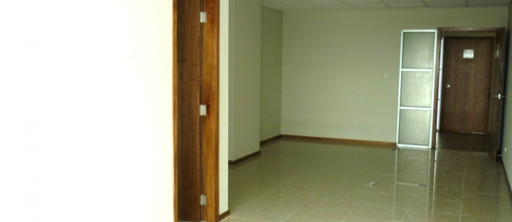 Oficina en venta en el norte de Guayaquil. Trade Building GeoBienes - Oficina + garaje + bodega en venta en el norte de Guayaquil. Trade Building - Plusvalia Guayaquil Casas de venta y alquiler Inmobiliaria Ecuador