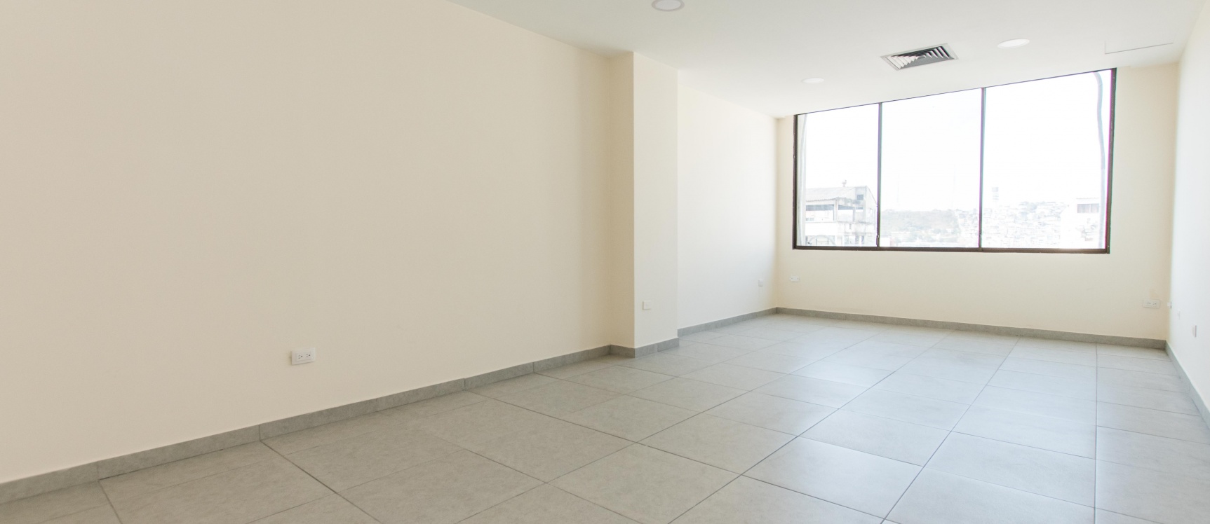 Oficina remodelada en alquiler en el Edificio Citibank, Centro de Guayaquil GeoBienes - Oficina remodelada en alquiler en el Edificio Citibank, Centro de Guayaquil - Plusvalia Guayaquil Casas de venta y alquiler Inmobiliaria Ecuador