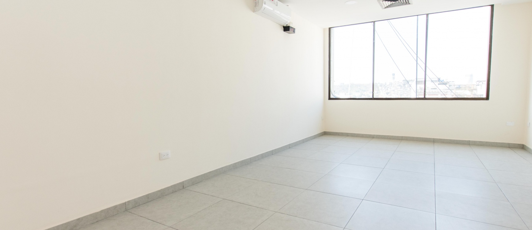 Oficina remodelada en alquiler en el Edificio Citibank, Centro de Guayaquil GeoBienes - Oficina remodelada en alquiler en el Edificio Citibank, Centro de Guayaquil - Plusvalia Guayaquil Casas de venta y alquiler Inmobiliaria Ecuador