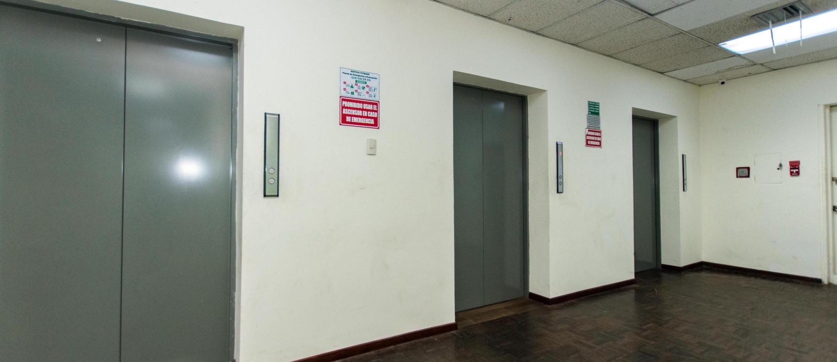Oficina remodelada en alquiler en el Edificio Citibank, Centro de Guayaquil GeoBienes - Oficina remodelada en alquiler en el Edificio Citibank, Centro de Guayaquil - Plusvalia Guayaquil Casas de venta y alquiler Inmobiliaria Ecuador