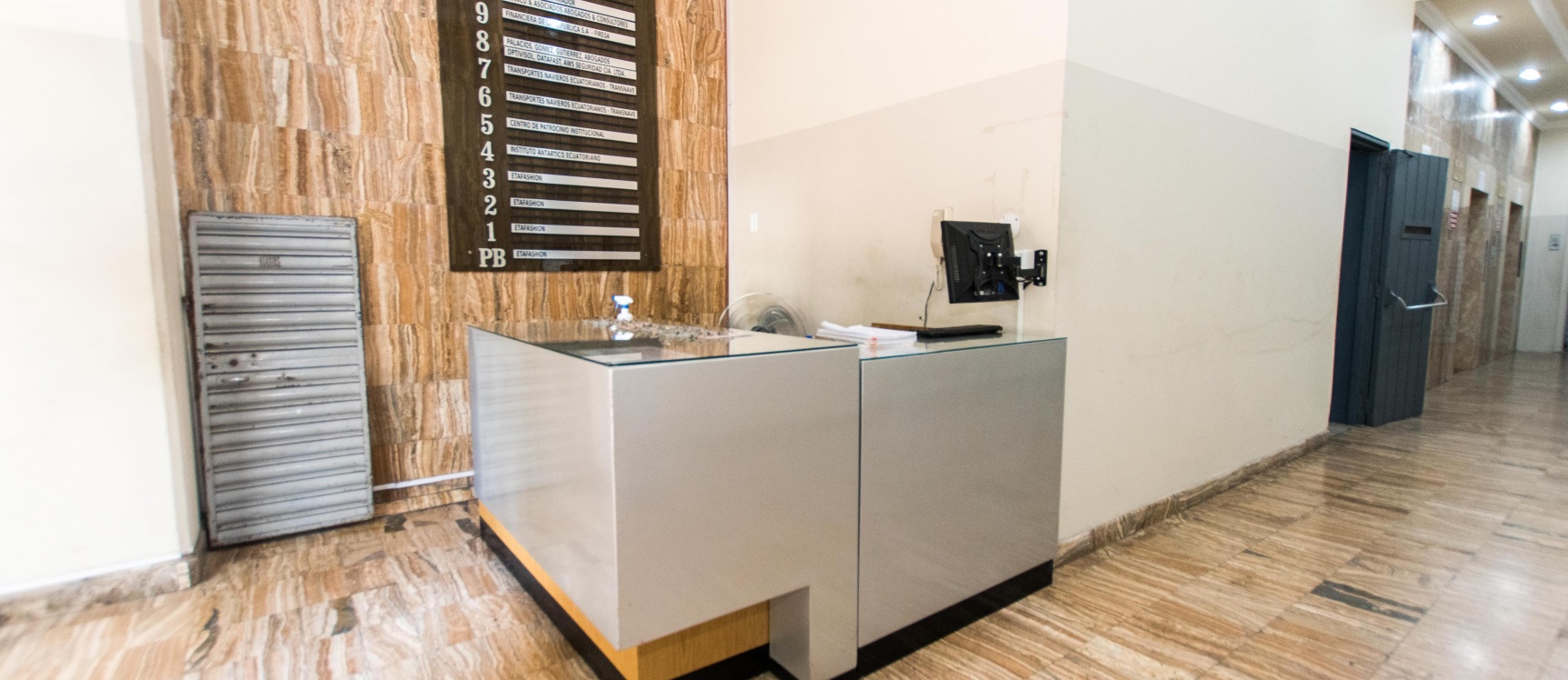 Oficina remodelada en alquiler en el Edificio Citibank, Centro de Guayaquil GeoBienes - Oficina remodelada en alquiler en el Edificio Citibank, Centro de Guayaquil - Plusvalia Guayaquil Casas de venta y alquiler Inmobiliaria Ecuador