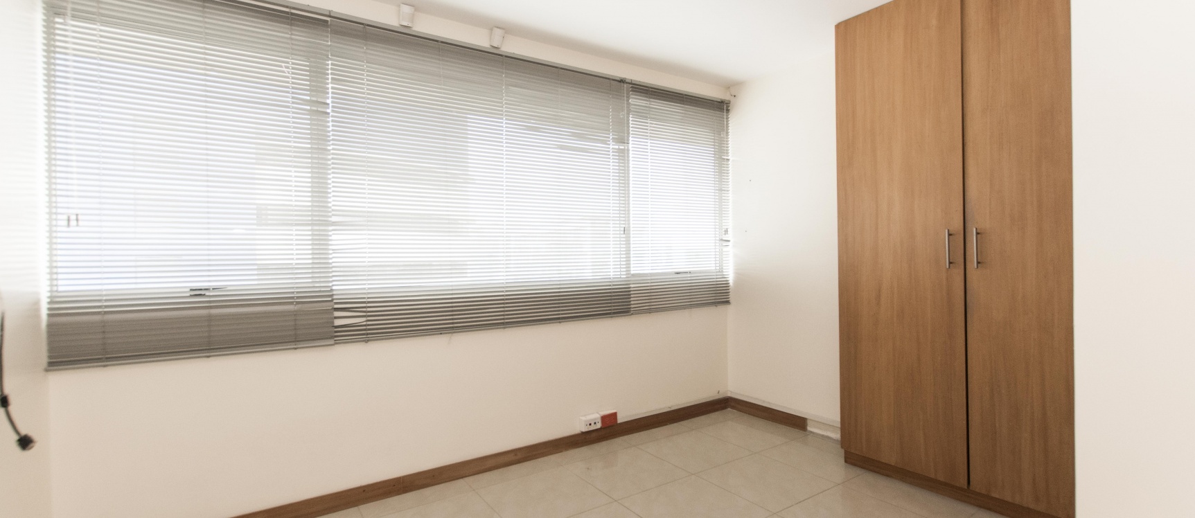 Oficina semi amoblada en alquiler ubicada en el Edificio Trade Building GeoBienes - Oficina semi amoblada en alquiler ubicada en el Edificio Trade Building - Plusvalia Guayaquil Casas de venta y alquiler Inmobiliaria Ecuador