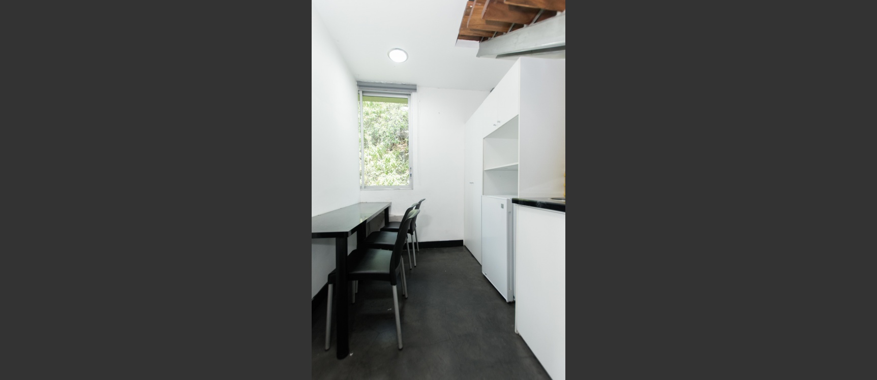 Oficina semi amoblada en venta en el Edificio El Astillero, Puerto Santa Ana GeoBienes - Oficina semi amoblada en venta en el Edificio El Astillero, Puerto Santa Ana - Plusvalia Guayaquil Casas de venta y alquiler Inmobiliaria Ecuador