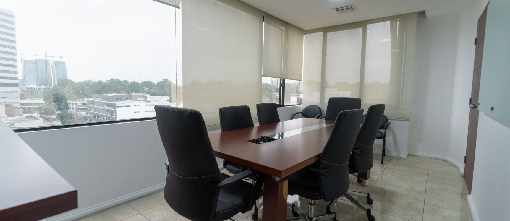 Oficinas en ventas en Edificio Torre Atlas. Norte de Guayaquil GeoBienes - Oficinas en ventas en Edificio Torre Atlas. Norte de Guayaquil - Plusvalia Guayaquil Casas de venta y alquiler Inmobiliaria Ecuador