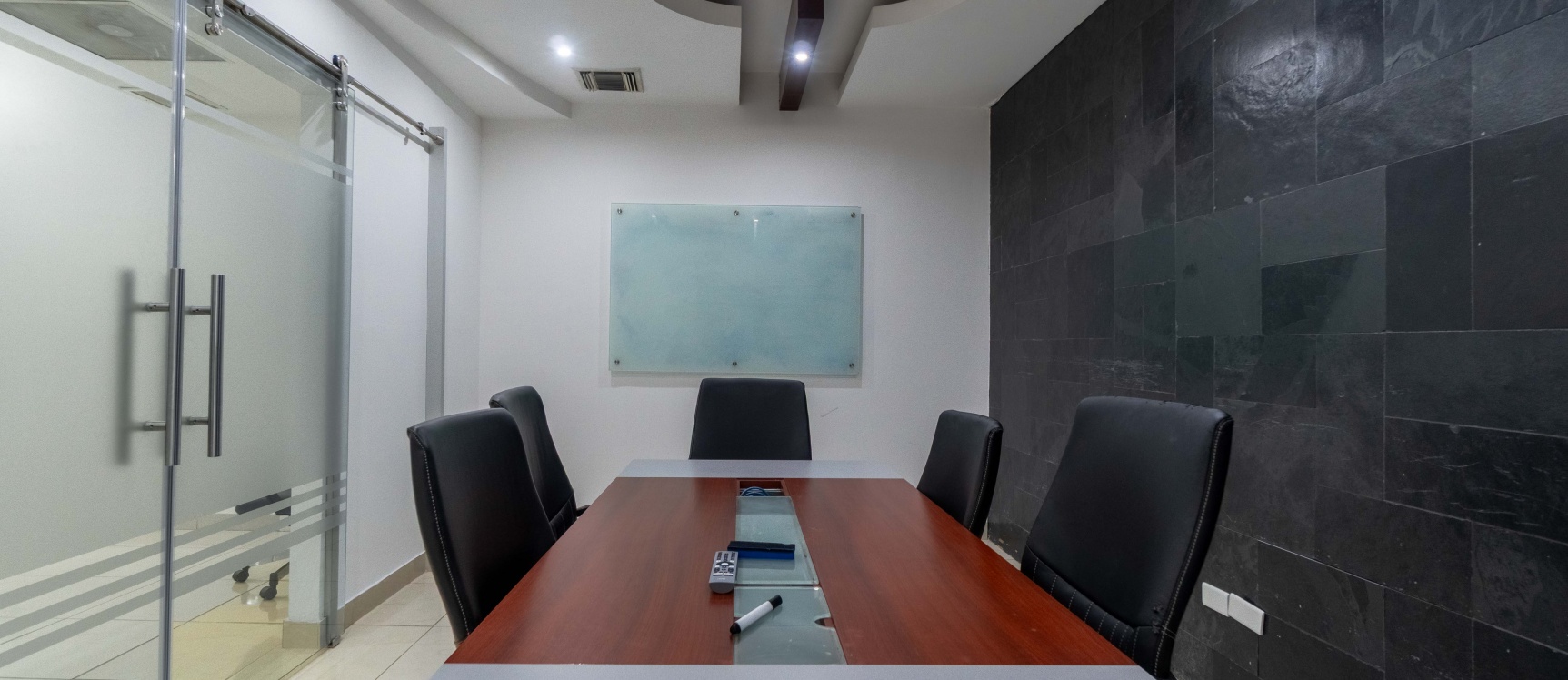 Oficinas en ventas en Edificio Torre Atlas. Norte de Guayaquil GeoBienes - Oficinas en ventas en Edificio Torre Atlas. Norte de Guayaquil - Plusvalia Guayaquil Casas de venta y alquiler Inmobiliaria Ecuador