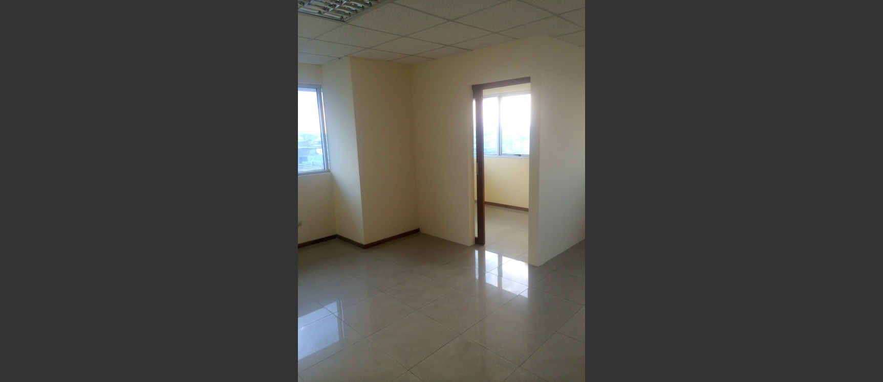 Alquiler de oficina en el norte de Guayaquil Trade Building GeoBienes - Sector Mall del Sol Alquiler de oficina en el norte de Guayaquil - Plusvalia Guayaquil Casas de venta y alquiler Inmobiliaria Ecuador