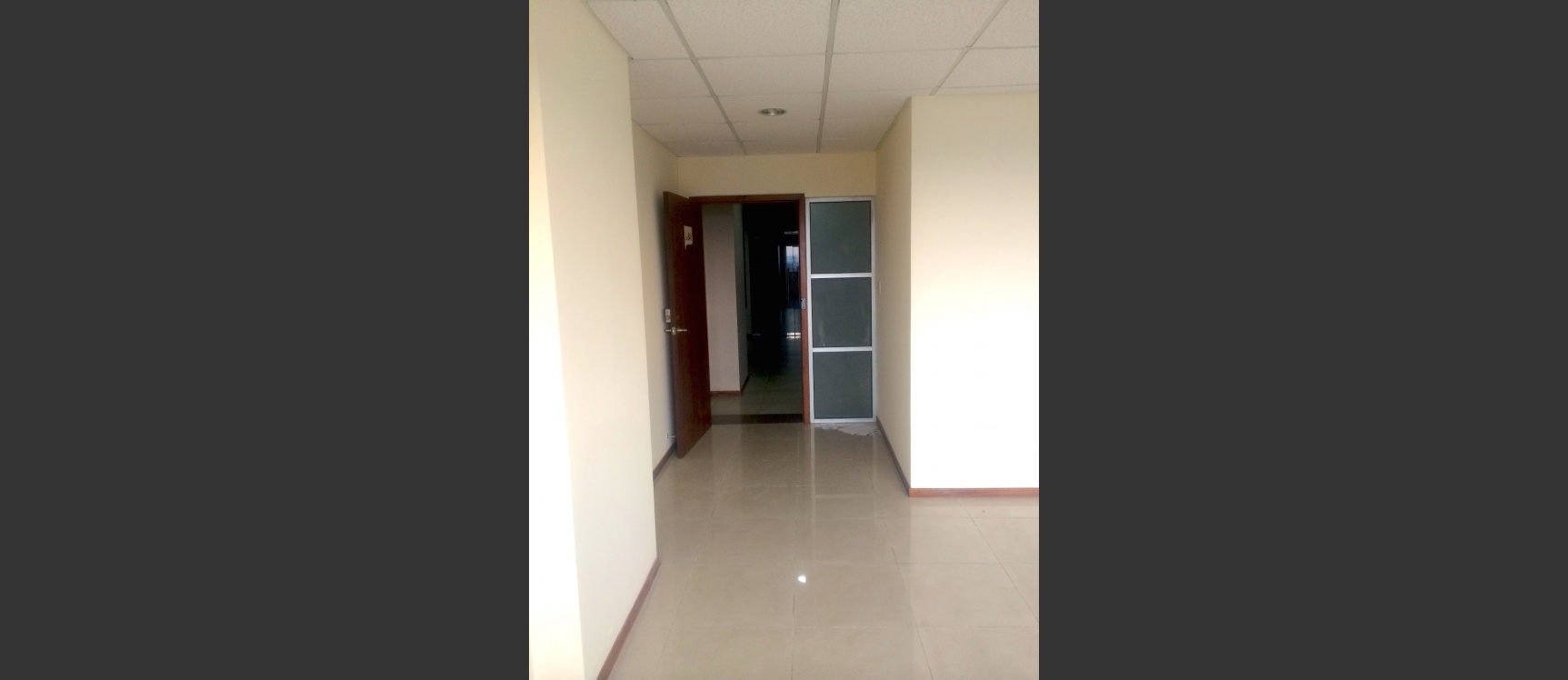 Alquiler de oficina en el norte de Guayaquil Trade Building GeoBienes - Sector Mall del Sol Alquiler de oficina en el norte de Guayaquil - Plusvalia Guayaquil Casas de venta y alquiler Inmobiliaria Ecuador