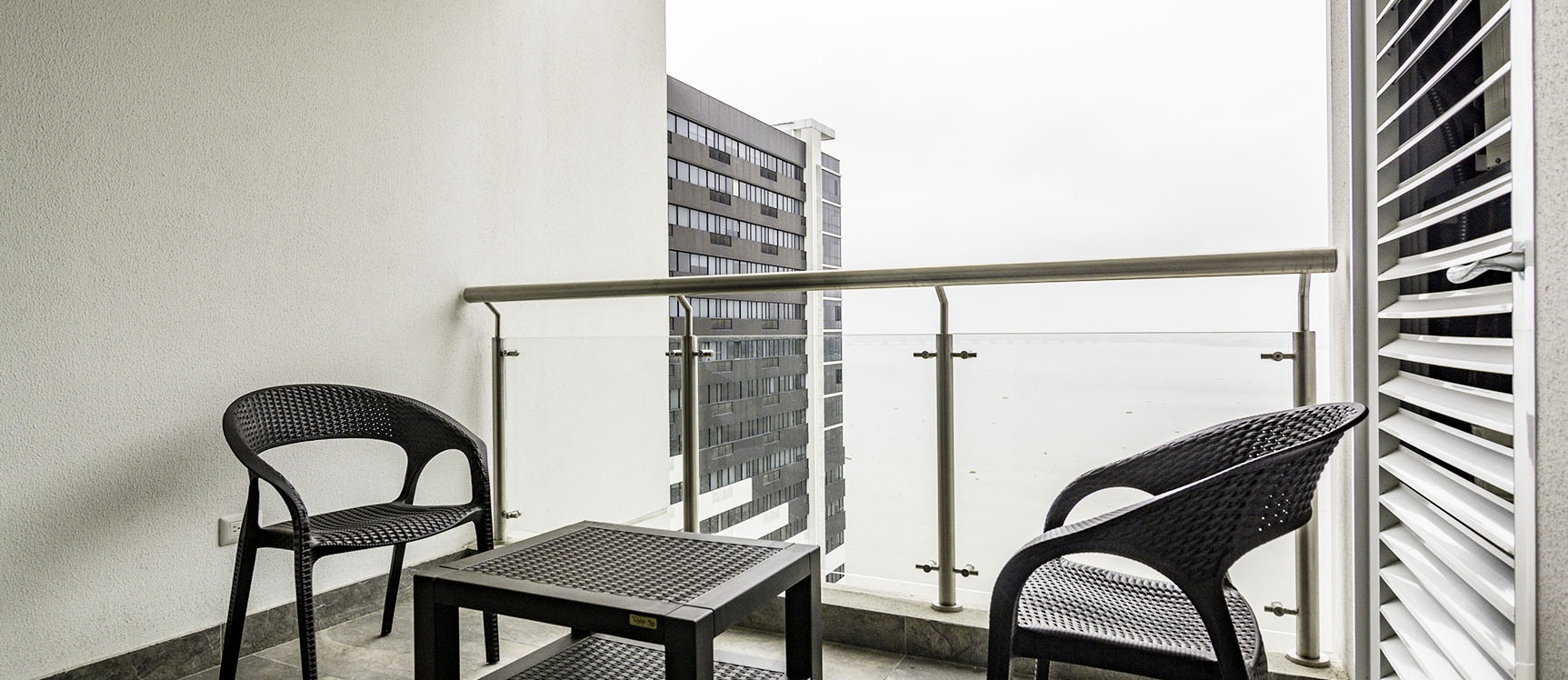 Suit en alquiler ubicada en el Edificio Spacio Puerto Santa Ana GeoBienes - Suite en alquiler ubicada en el Edificio Spazio Puerto Santa Ana - Plusvalia Guayaquil Casas de venta y alquiler Inmobiliaria Ecuador