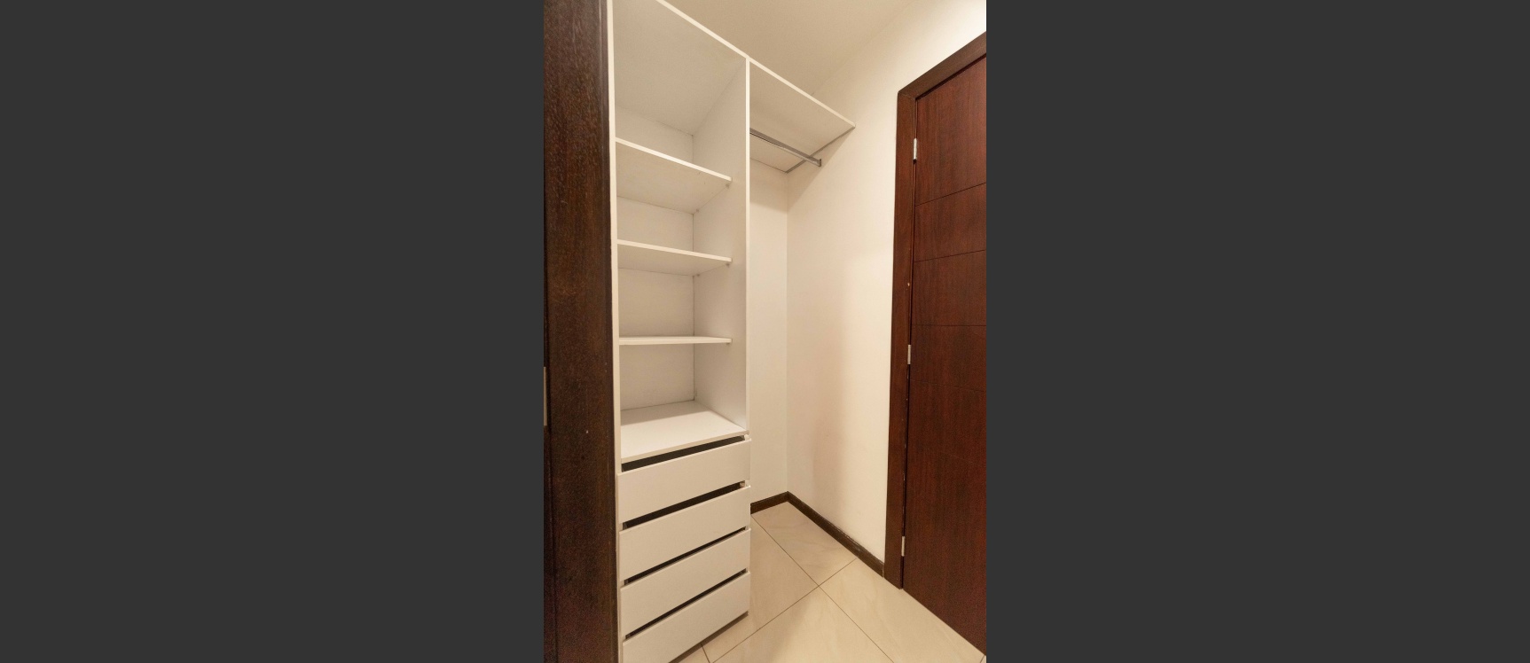 Suite amobalada en alquiler en Edificio Elite Building, zona Mall del Sol, Guayaquil GeoBienes - Suite amobalada en alquiler en Edificio Elite Building, zona Mall del Sol, Guayaquil - Plusvalia Guayaquil Casas de venta y alquiler Inmobiliaria Ecuador