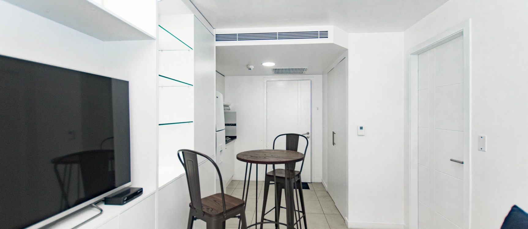 Suite amoblada en alquiler - Ed. Torres Bellini IV, Puerto Santa Ana GeoBienes - Suite amoblada en alquiler - Ed. Torres Bellini IV, Puerto Santa Ana - Plusvalia Guayaquil Casas de venta y alquiler Inmobiliaria Ecuador
