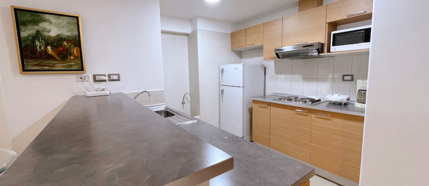 Suite Amoblada en Alquiler - Torres del Sol I GeoBienes - Suite amoblada en alquiler (Incluye Wifi y DirectTV) - Torre del Sol I - Plusvalia Guayaquil Casas de venta y alquiler Inmobiliaria Ecuador