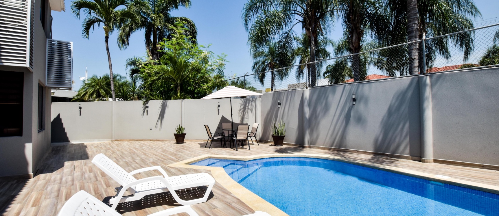 Suite amoblada en alquiler en Calle la Moderna, Samborondón GeoBienes - Suite amoblada en alquiler en Calle la Moderna, Samborondón - Plusvalia Guayaquil Casas de venta y alquiler Inmobiliaria Ecuador