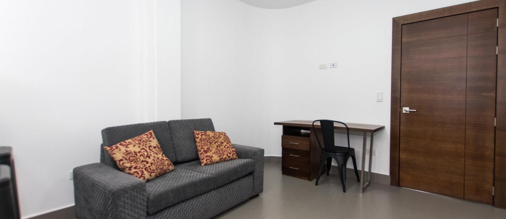 Suite amoblada en alquiler en Calle la Moderna, Samborondón GeoBienes - Suite amoblada en alquiler en Calle la Moderna, Samborondón - Plusvalia Guayaquil Casas de venta y alquiler Inmobiliaria Ecuador