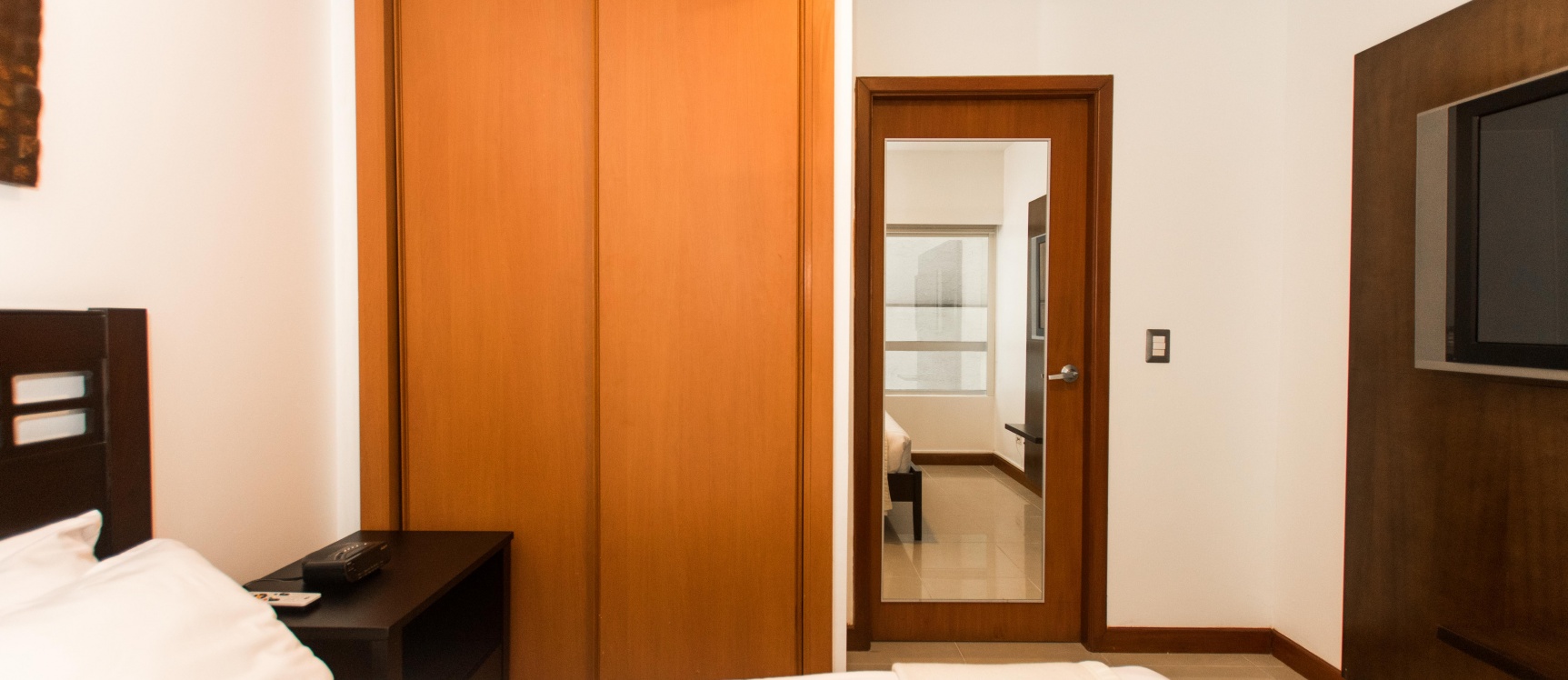 Suite amoblada en alquiler (Incluye Wifi y DirectTV) - Torre del Sol I GeoBienes - Suite amoblada en alquiler (Incluye Wifi y DirectTV) - Torre del Sol I - Plusvalia Guayaquil Casas de venta y alquiler Inmobiliaria Ecuador