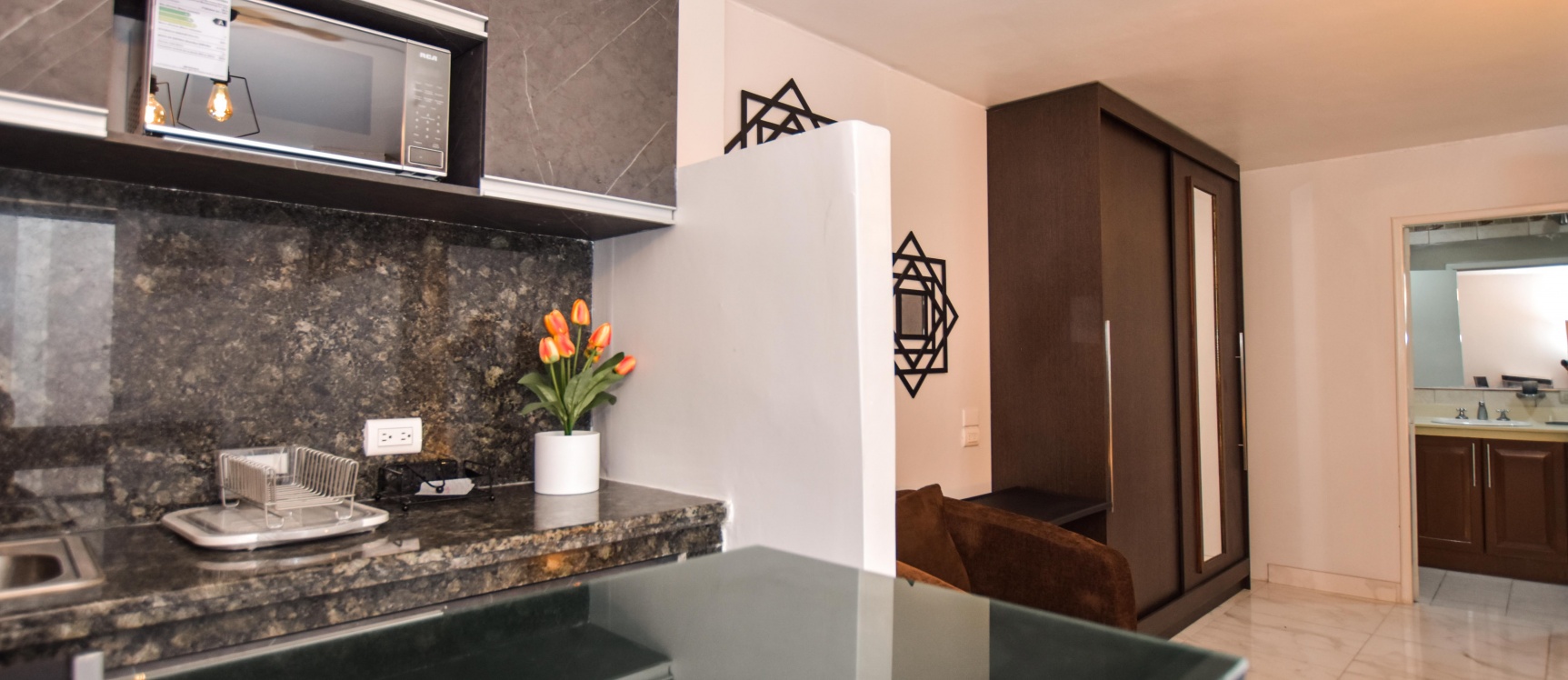 Suite amoblada en alquiler ubicada en Urdesa Central GeoBienes - Suite amoblada en alquiler ubicada en Urdesa Central - Plusvalia Guayaquil Casas de venta y alquiler Inmobiliaria Ecuador