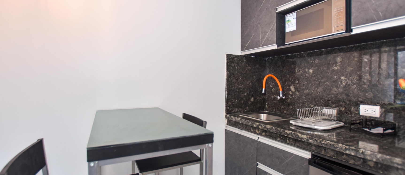 Suite amoblada en alquiler ubicada en Urdesa Central GeoBienes - Suite amoblada en alquiler ubicada en Urdesa Central - Plusvalia Guayaquil Casas de venta y alquiler Inmobiliaria Ecuador