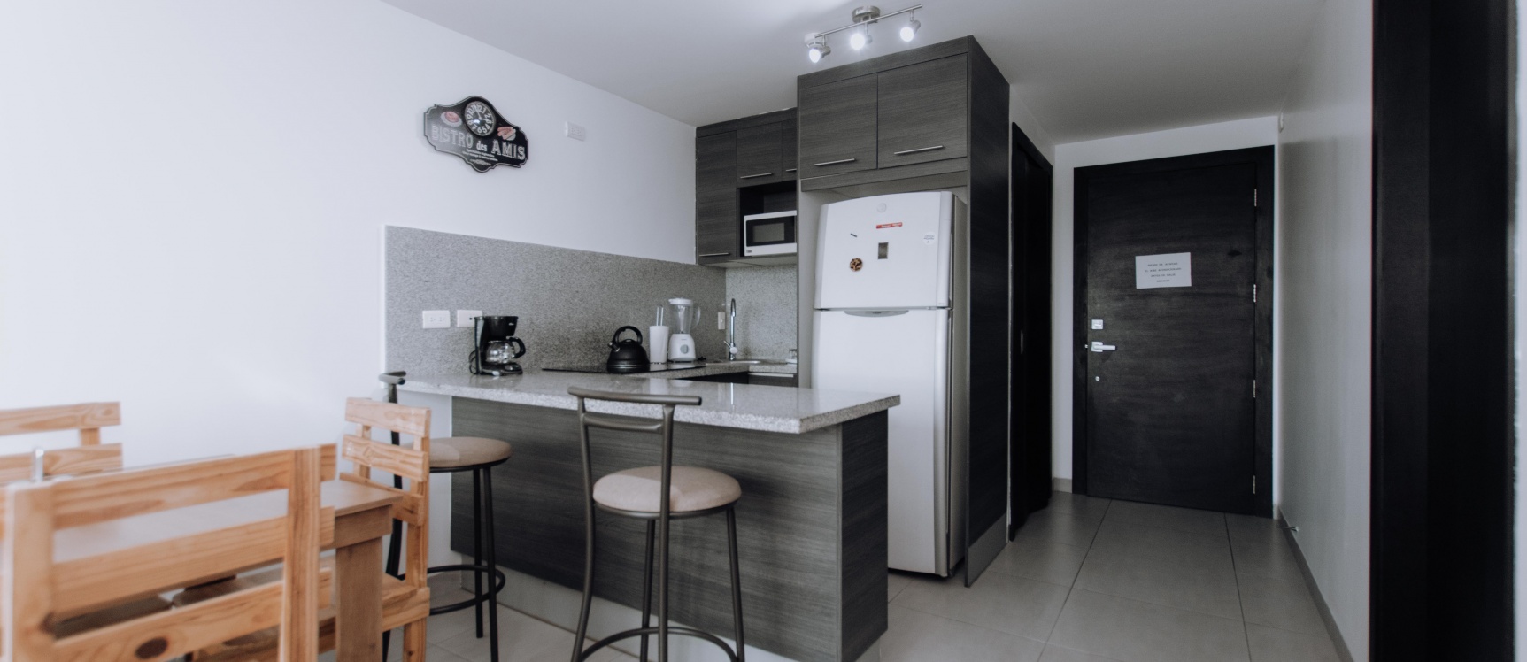 Suite amoblada en alquiler ubicado en edifico Quo Luxury Apartments, frente al centro comercial Mall del Sol GeoBienes - Suite amoblada en alquiler ubicado en edifico Quo Luxury Apartments, frente al centro comercial Mall del Sol - Plusvalia Guayaquil Casas de venta y alquiler Inmobiliaria Ecuador