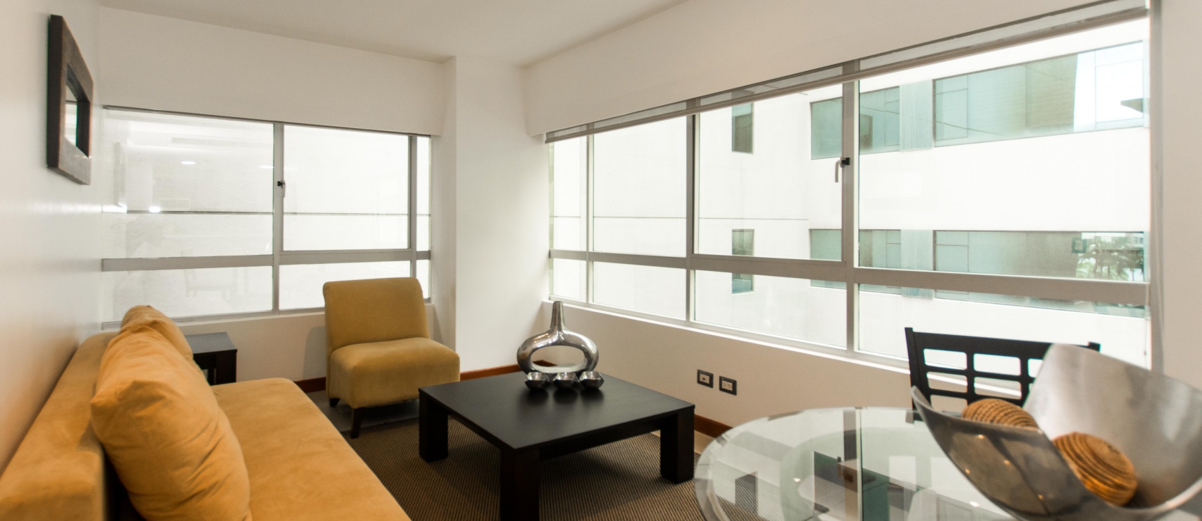 GeoBienes - Suite amoblada en venta (Incluye Wifi y DirectTV) - Torre del Sol I - Plusvalia Guayaquil Casas de venta y alquiler Inmobiliaria Ecuador