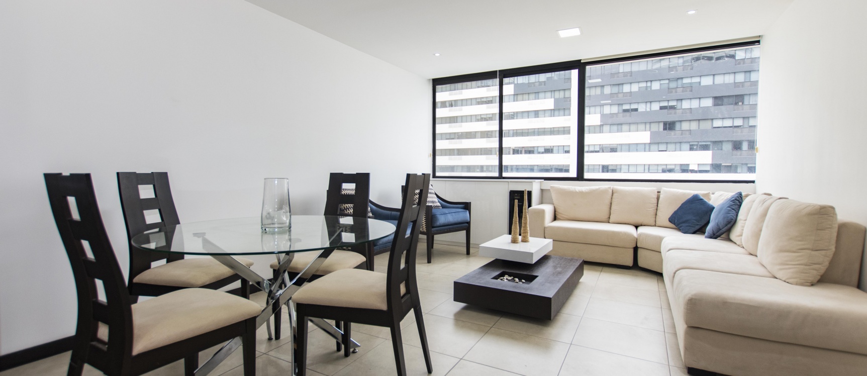 GeoBienes - Suite amoblada en venta ubicada en Torre Bellini I, Puerto Santa Ana - Plusvalia Guayaquil Casas de venta y alquiler Inmobiliaria Ecuador