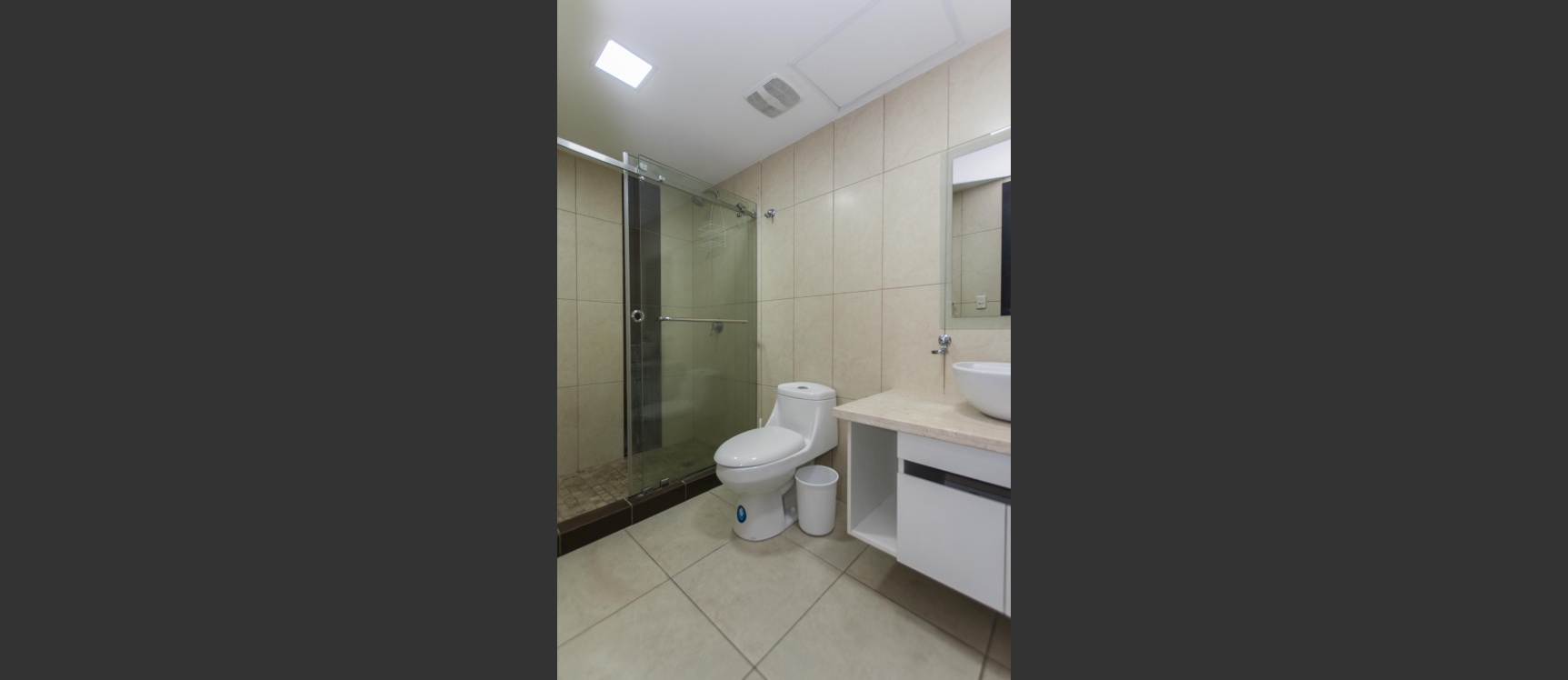 GeoBienes - Suite amoblada en venta ubicada en Torre Bellini I, Puerto Santa Ana - Plusvalia Guayaquil Casas de venta y alquiler Inmobiliaria Ecuador