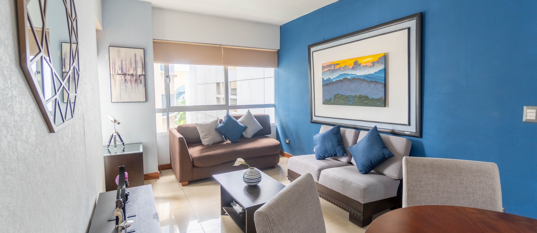 GeoBienes - Suite amoblada en venta ubicada en Torres del Sol, Norte de Guayaquil - Plusvalia Guayaquil Casas de venta y alquiler Inmobiliaria Ecuador