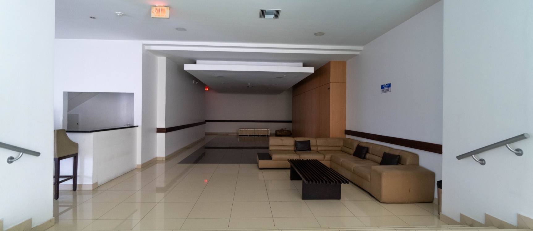 GeoBienes - Suite amplia amoblada en alquiler en City Suites, norte de  Guayaquil - Plusvalia Guayaquil Casas de venta y alquiler Inmobiliaria Ecuador