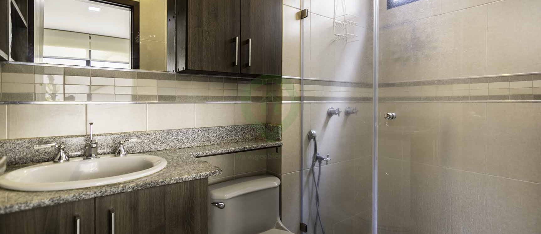 Suite en alquiler en Edif. Cerro Blanco Los Ceibos GeoBienes - Suite en alquiler en Edif. Cerro Blanco Los Ceibos - Plusvalia Guayaquil Casas de venta y alquiler Inmobiliaria Ecuador