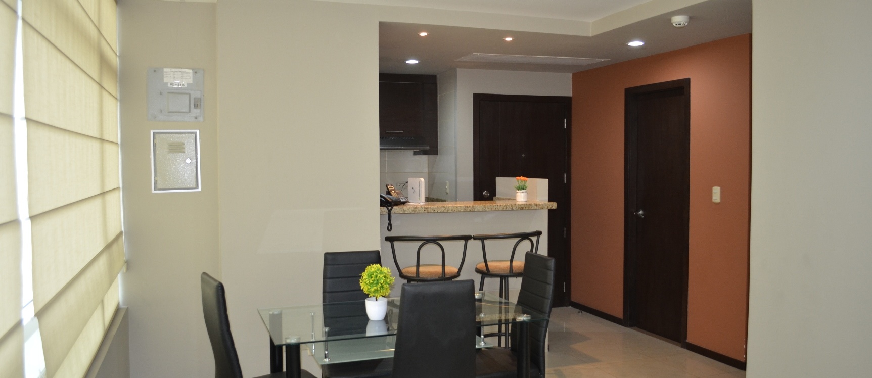 Suite en alquiler en edificio Elite Building sector Mall del Sol GeoBienes - Suite en alquiler en edificio Elite Building sector Mall del Sol - Plusvalia Guayaquil Casas de venta y alquiler Inmobiliaria Ecuador