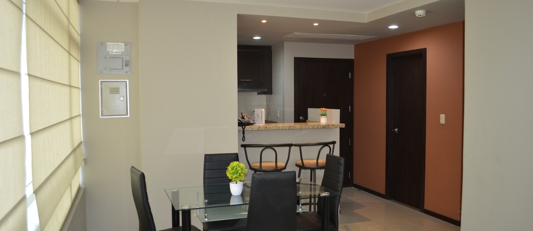 Suite en alquiler en edificio Elite Building sector Mall del Sol GeoBienes - Suite en alquiler en edificio Elite Building sector Mall del Sol - Plusvalia Guayaquil Casas de venta y alquiler Inmobiliaria Ecuador