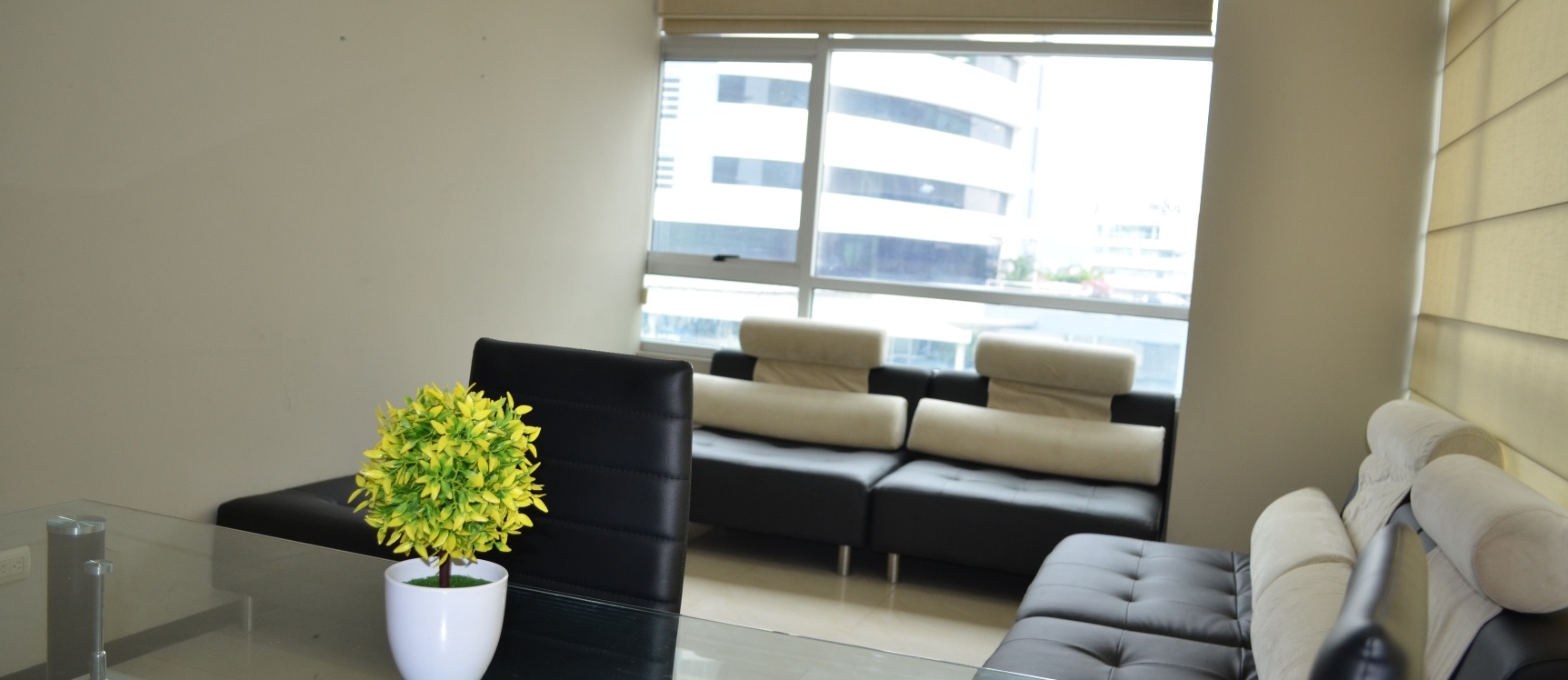 Suite en alquiler en edificio Elite Building sector Mall del Sol GeoBienes - Suite en alquiler en edificio Elite Building sector Mall del Sol - Plusvalia Guayaquil Casas de venta y alquiler Inmobiliaria Ecuador
