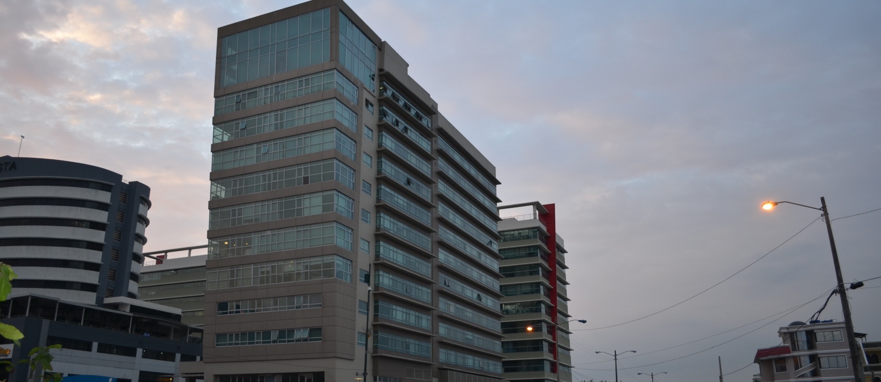 GeoBienes - Suite en alquiler en edificio Elite Building sector Mall del Sol - Plusvalia Guayaquil Casas de venta y alquiler Inmobiliaria Ecuador