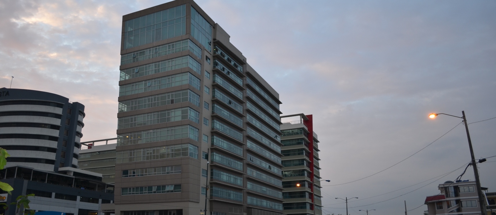 Suite en alquiler en edificio Elite Building sector Mall del Sol GeoBienes - Suite en alquiler en edificio Elite Building sector Mall del Sol - Plusvalia Guayaquil Casas de venta y alquiler Inmobiliaria Ecuador