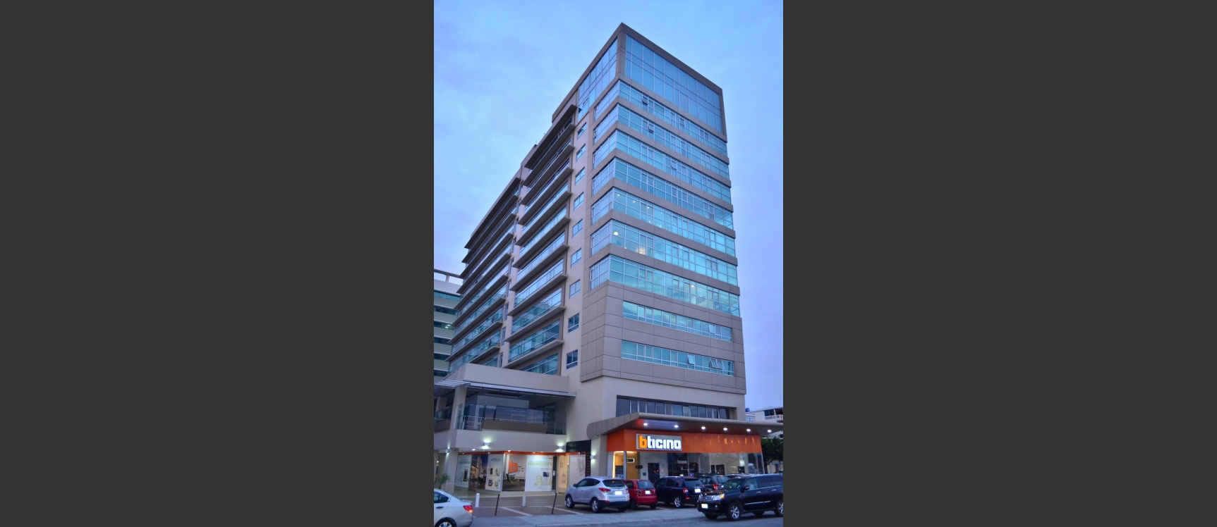 GeoBienes - Suite en alquiler en edificio Elite Building sector Mall del Sol - Plusvalia Guayaquil Casas de venta y alquiler Inmobiliaria Ecuador