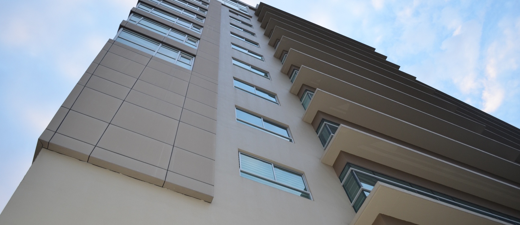 Suite en alquiler en edificio Élite Building sector Mall del Sol GeoBienes - Suite en alquiler en edificio Élite Building sector Mall del Sol - Plusvalia Guayaquil Casas de venta y alquiler Inmobiliaria Ecuador