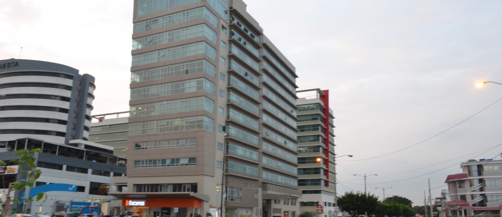 Suite en alquiler en edificio Élite Building sector Mall del Sol GeoBienes - Suite en alquiler en edificio Élite Building sector Mall del Sol - Plusvalia Guayaquil Casas de venta y alquiler Inmobiliaria Ecuador
