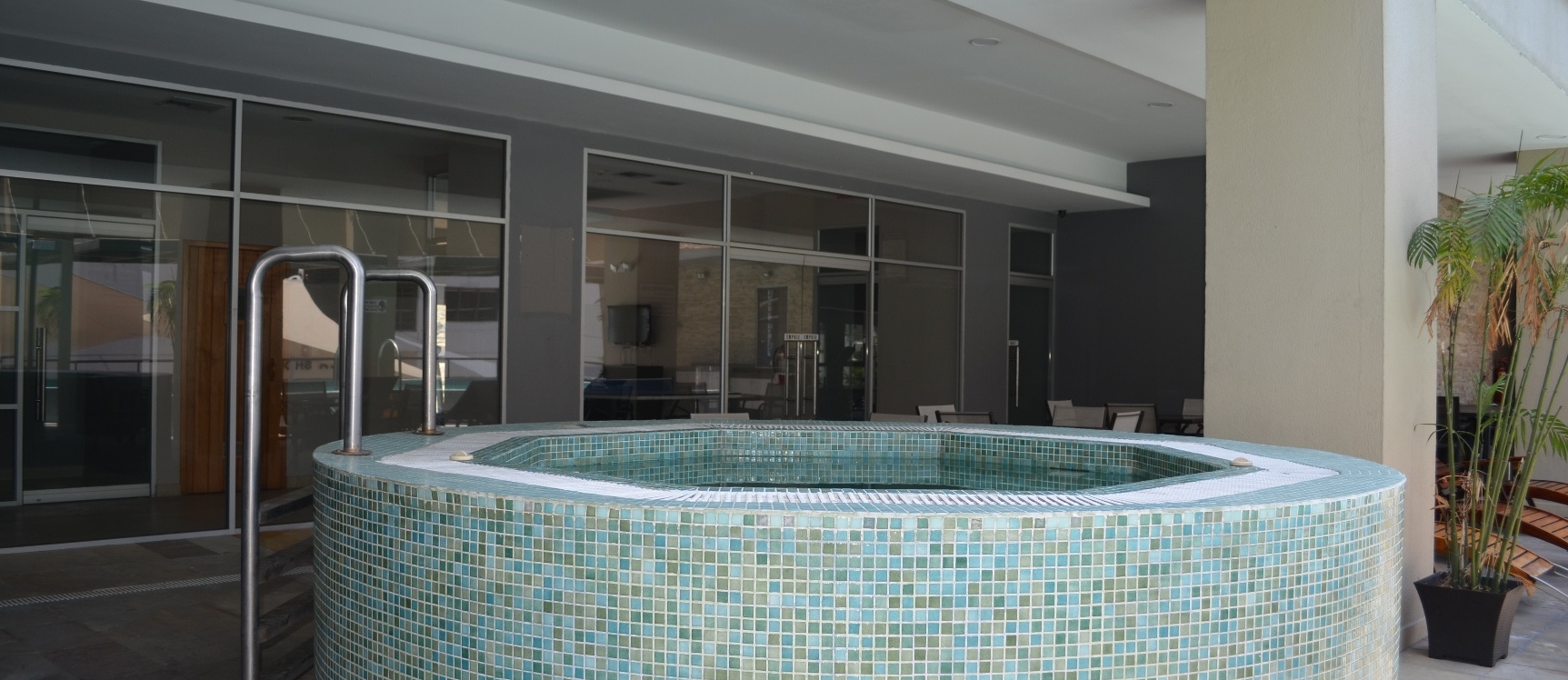 Suite en alquiler en edificio Élite Building sector Mall del Sol GeoBienes - Suite en alquiler en edificio Élite Building sector Mall del Sol - Plusvalia Guayaquil Casas de venta y alquiler Inmobiliaria Ecuador