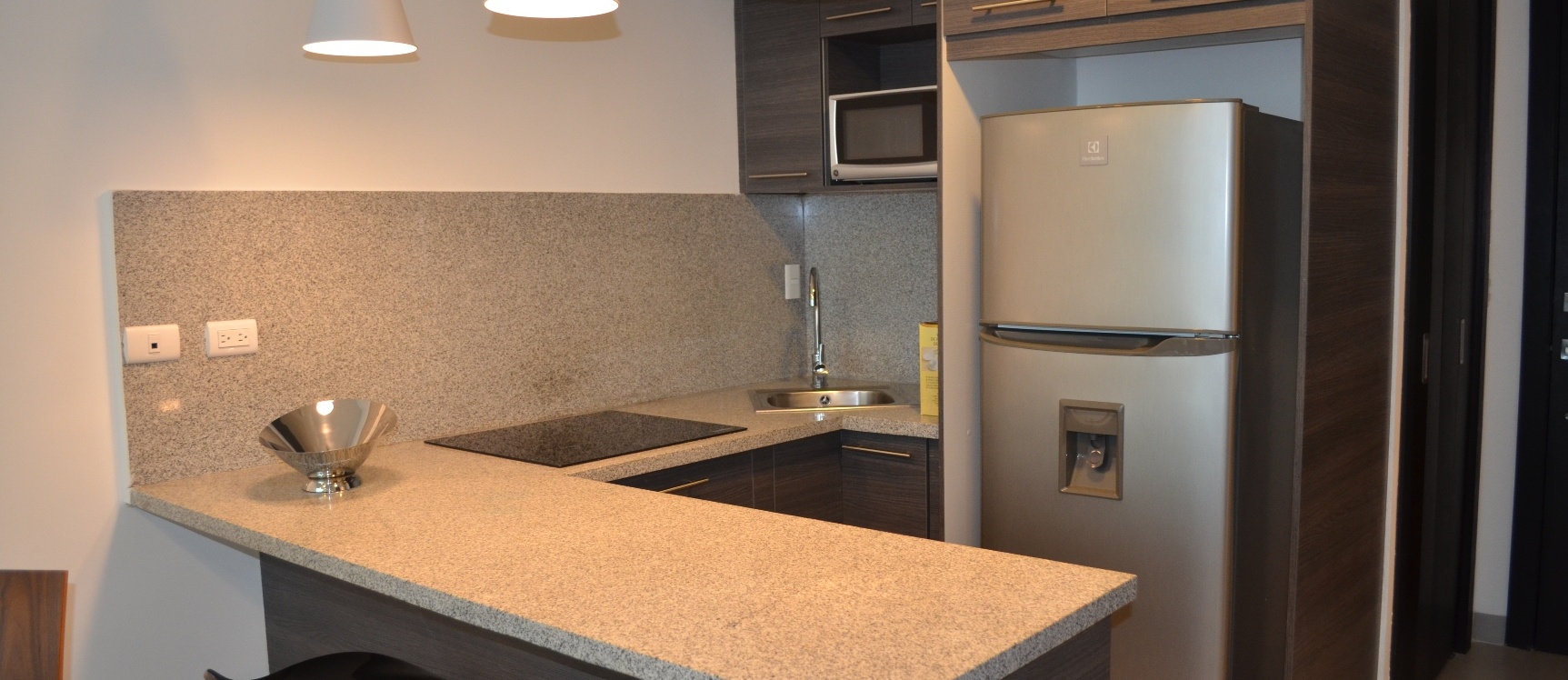 Suite en alquiler en edificio Quo sector Mall del Sol GeoBienes - Suite en alquiler en edificio Quo sector Mall del Sol - Plusvalia Guayaquil Casas de venta y alquiler Inmobiliaria Ecuador