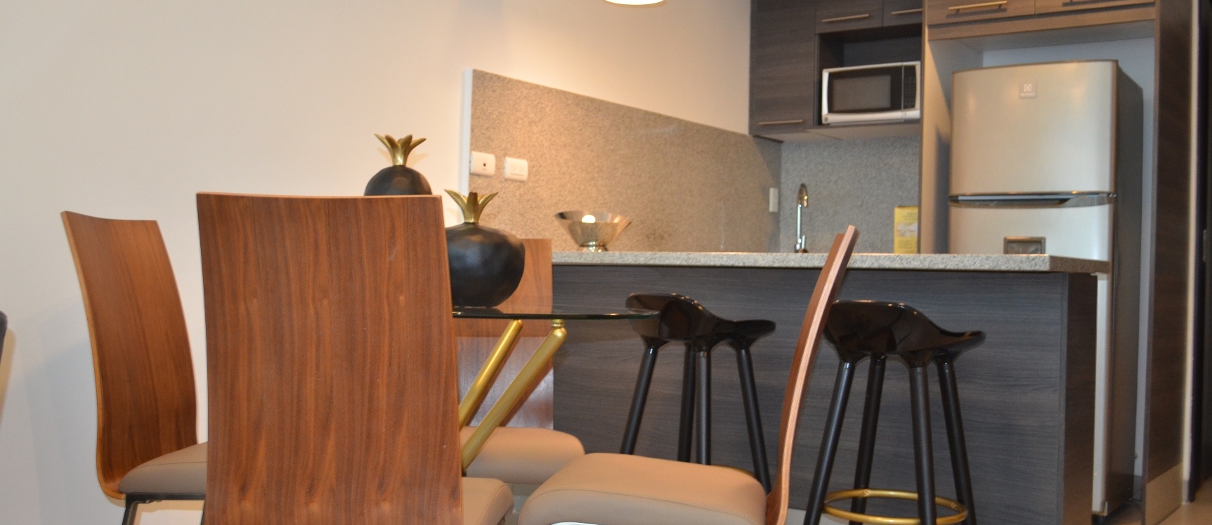 Suite en alquiler en edificio Quo sector Mall del Sol GeoBienes - Suite en alquiler en edificio Quo sector Mall del Sol - Plusvalia Guayaquil Casas de venta y alquiler Inmobiliaria Ecuador