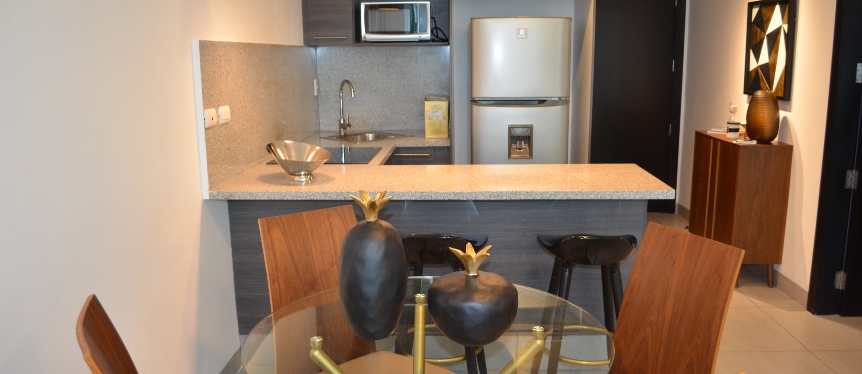 Suite en alquiler en edificio Quo sector Mall del Sol GeoBienes - Suite en alquiler en edificio Quo sector Mall del Sol - Plusvalia Guayaquil Casas de venta y alquiler Inmobiliaria Ecuador