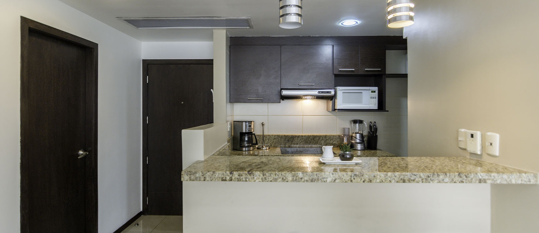 Suite en alquiler en el Edificio Elite Building, Norte de Guayaquil GeoBienes - Suite en alquiler en el Edificio Elite Building, Norte de Guayaquil - Plusvalia Guayaquil Casas de venta y alquiler Inmobiliaria Ecuador