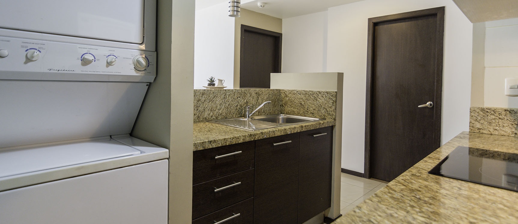 Suite en alquiler en el Edificio Elite Building, Norte de Guayaquil GeoBienes - Suite en alquiler en el Edificio Elite Building, Norte de Guayaquil - Plusvalia Guayaquil Casas de venta y alquiler Inmobiliaria Ecuador