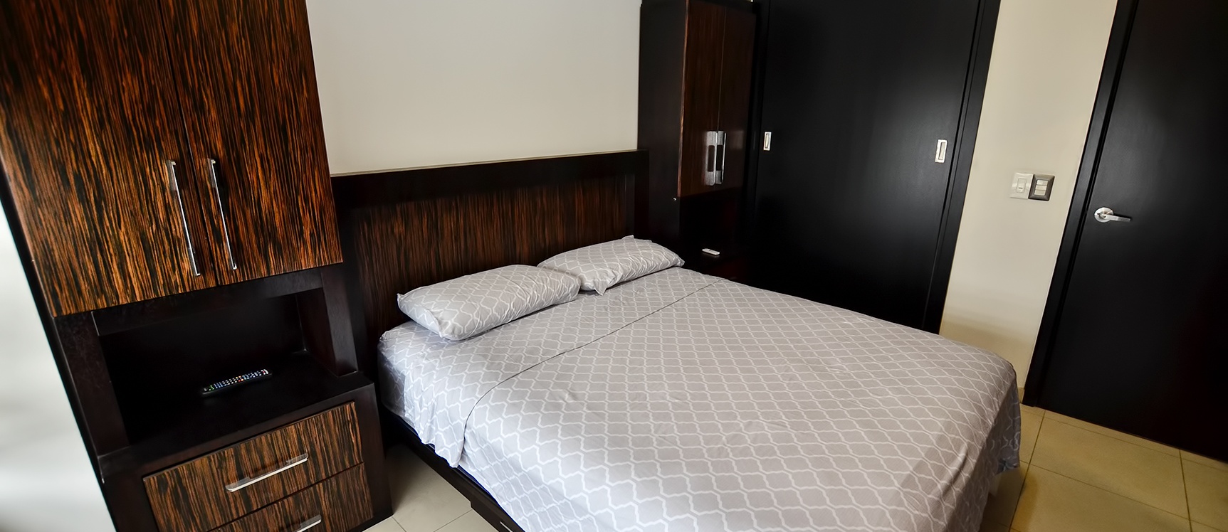 Suite en alquiler en Torre del Sol II sector norte de Guayaquil GeoBienes - Suite en alquiler en Torre del Sol I sector norte de Guayaquil - Plusvalia Guayaquil Casas de venta y alquiler Inmobiliaria Ecuador