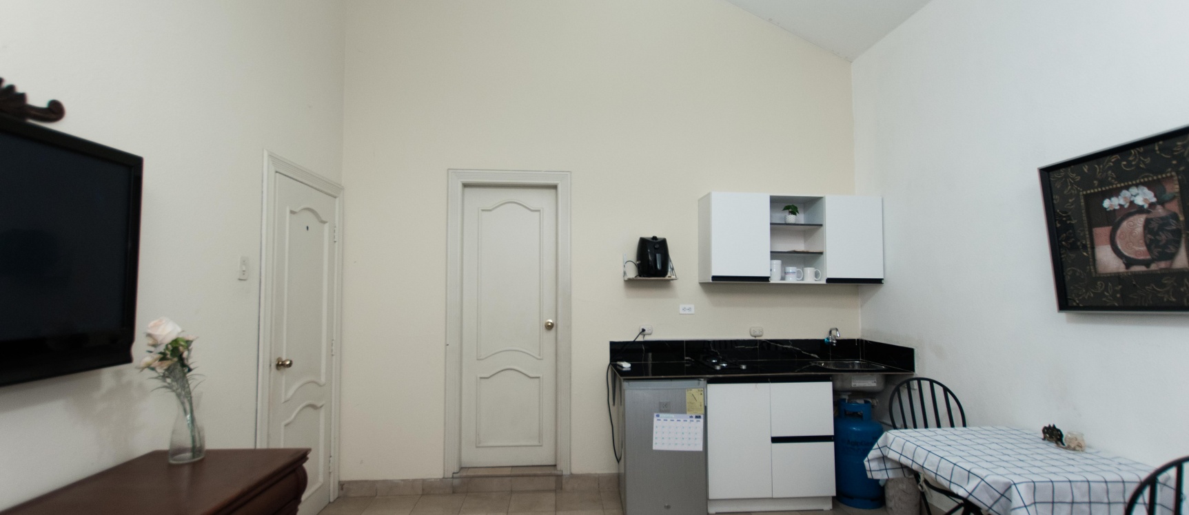 Suite en alquiler en Urb. Rio Guayas Club, norte de Guayaquil GeoBienes - Suite en alquiler amoblada en Urb. Rio Guayas Club, norte de Guayaquil - Plusvalia Guayaquil Casas de venta y alquiler Inmobiliaria Ecuador