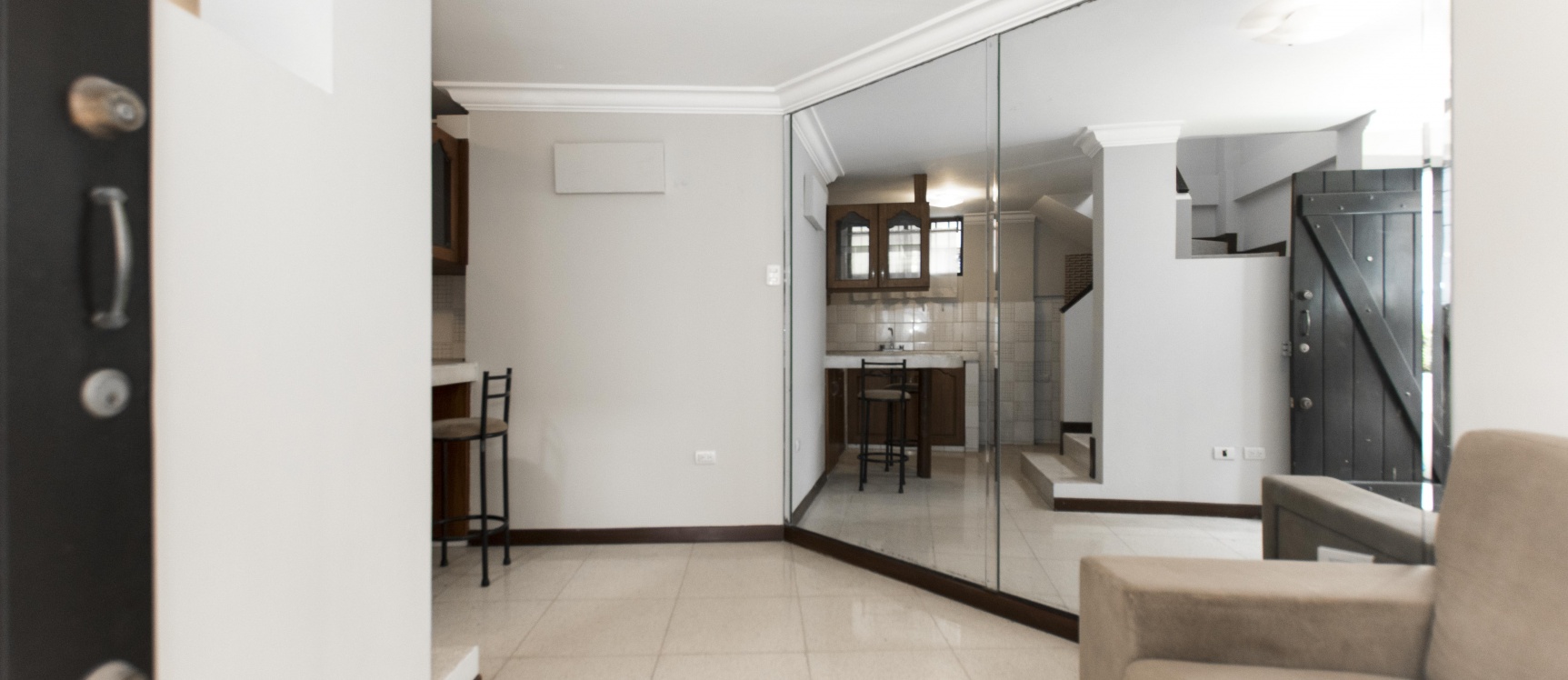 Suite en alquiler ubicado en la Urbanización Los Parques, Ceibos GeoBienes - Suite en alquiler ubicado en la Urbanización Los Parques, Ceibos - Plusvalia Guayaquil Casas de venta y alquiler Inmobiliaria Ecuador