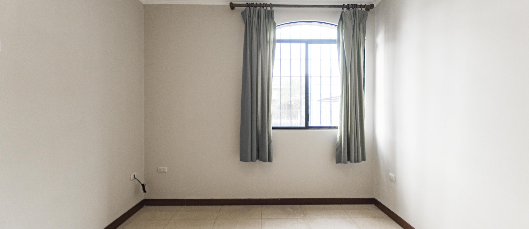 Suite en alquiler ubicado en la Urbanización Los Parques, Ceibos GeoBienes - Suite en alquiler ubicado en la Urbanización Los Parques, Ceibos - Plusvalia Guayaquil Casas de venta y alquiler Inmobiliaria Ecuador