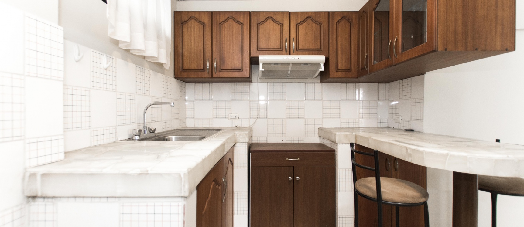 Suite en alquiler ubicado en la Urbanización Los Parques, Ceibos GeoBienes - Suite en alquiler ubicado en la Urbanización Los Parques, Ceibos - Plusvalia Guayaquil Casas de venta y alquiler Inmobiliaria Ecuador