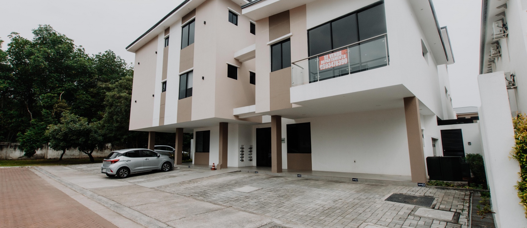 Suite en venta urbanización Punta Esmeralda en via a la Costa, Guayaquil GeoBienes - Suite en venta urbanización Punta Esmeralda en via a la Costa, Guayaquil - Plusvalia Guayaquil Casas de venta y alquiler Inmobiliaria Ecuador