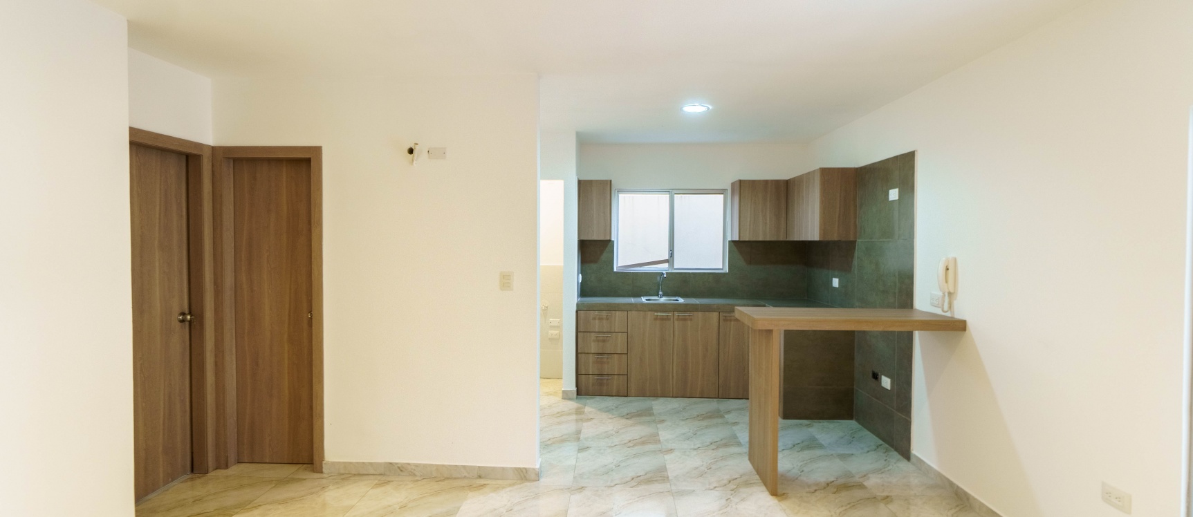 Suite planta baja con patio en venta, Kennedy Norte GeoBienes - Suite planta baja con patio en venta, Kennedy Norte - Plusvalia Guayaquil Casas de venta y alquiler Inmobiliaria Ecuador
