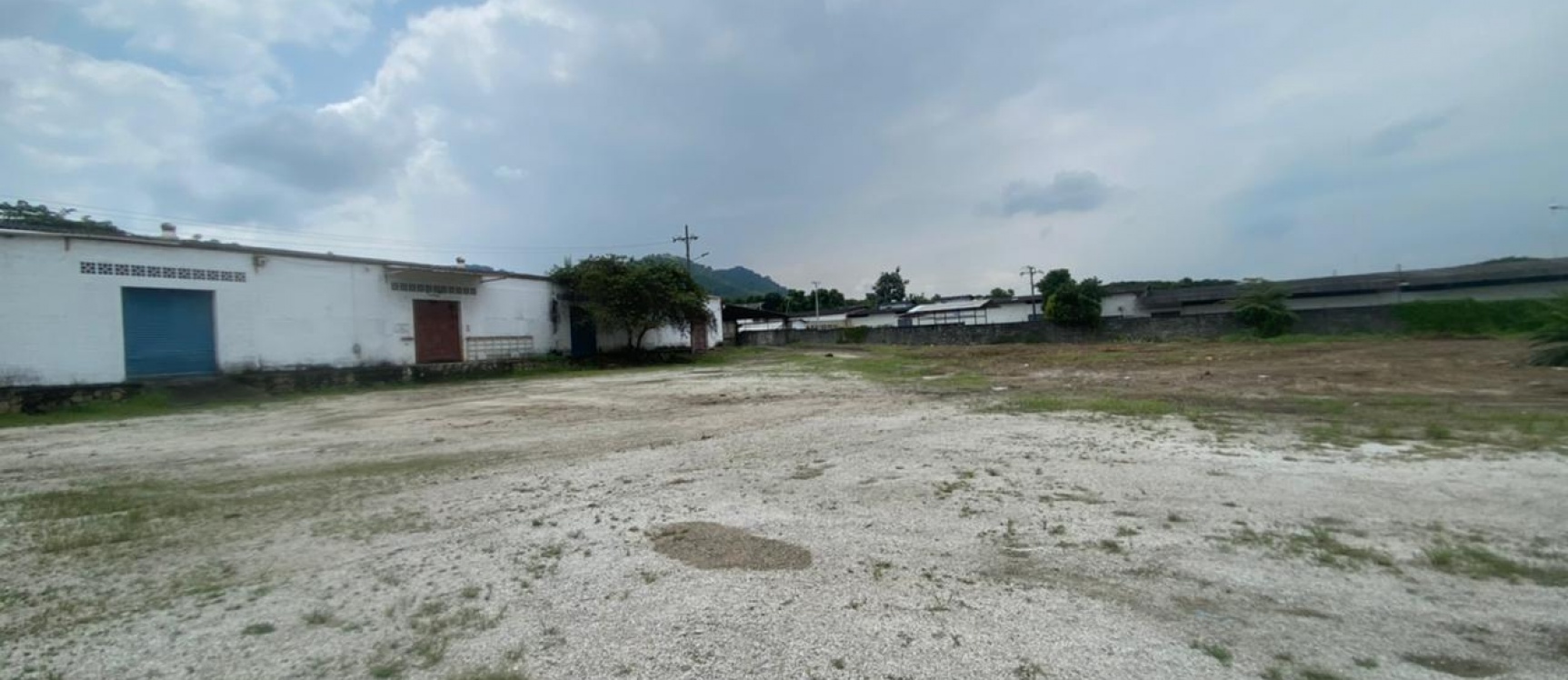 Terreno comercial con bodegas y oficinas en alquiler en Vía a la Costa GeoBienes - Terreno comercial con bodegas y oficinas en alquiler en Vía a la Costa - Plusvalia Guayaquil Casas de venta y alquiler Inmobiliaria Ecuador